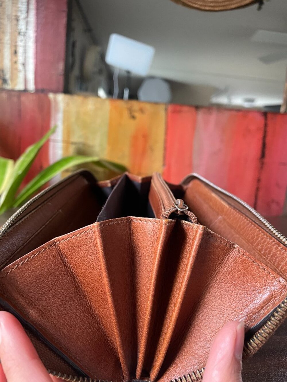 Tan Leather Gucci Wallet Fair Condition With COA - Picture 14 of 15